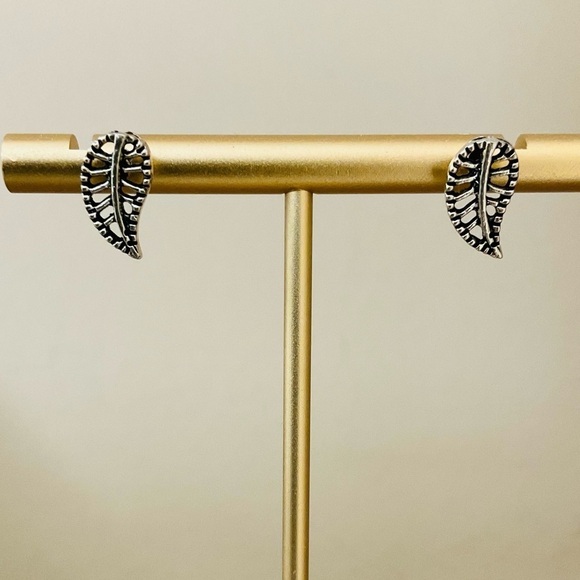 3 For $25 Vintage Retro Style Silver Tone Leaf Decor Earrings YOU PICK 3 - Picture 3 of 7